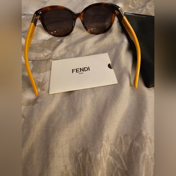 FENDI Women's Sunglasses. Pre-owned - Picture 4 of 12